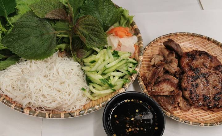 330 Ha Noi Grill Pork Burger. Pork Slice with Rice Noodle