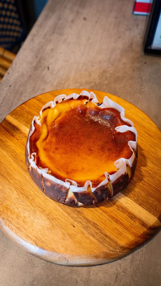 burnt basque cheesecake whole