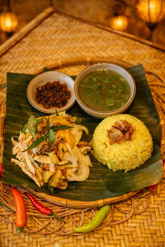 24. HoiAn Chicken Rice - Cơm Gà Hội An