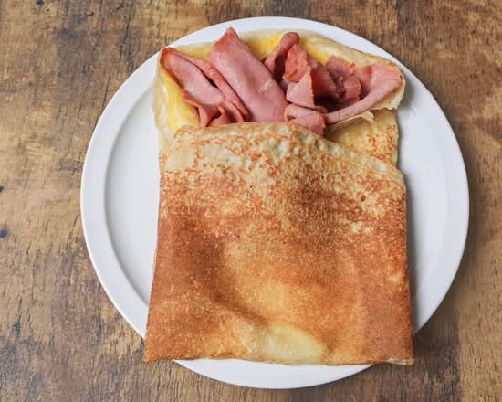 Crêpe aux Oeufs Viande Fumée et Mozzarella / With Egg Smoked Meat and Mozzarella