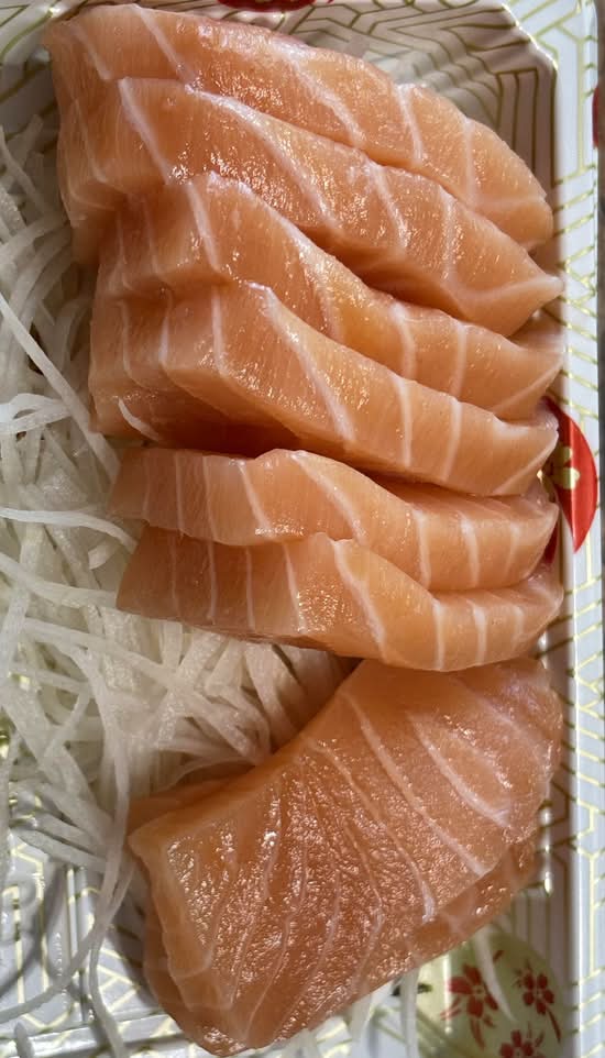 147. Salmon Sashimi (4 pcs)