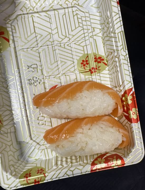 009. Salmon Nigiri (2pcs)