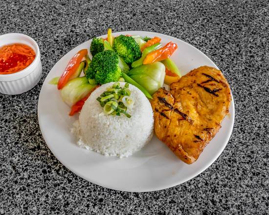 33 - Grilled Chicken Breast with Steamed Rice and Veggies