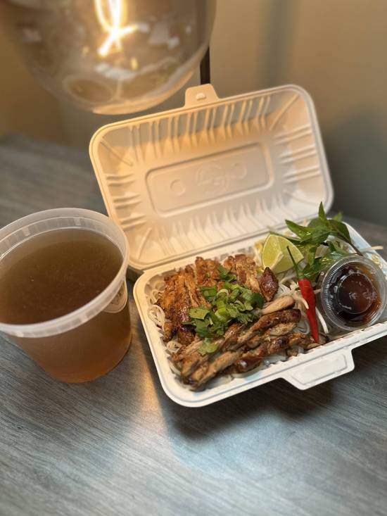 P11 - Lemongrass Grilled Chicken Pho (Medium Only)