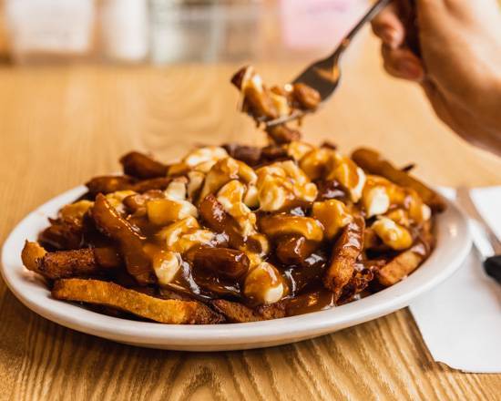 Grande poutine mozzarella râpé / Large Grated Mozzarella Poutine