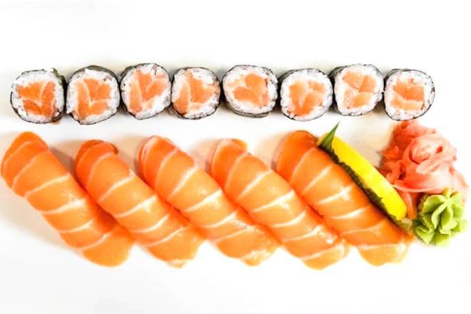 Salmon Roll Sushi Combo (13 pcs)