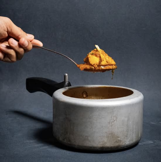 Cooker Mein Kukad
