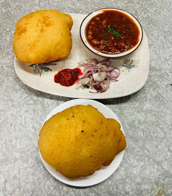 Chole Bhature (12 oz)