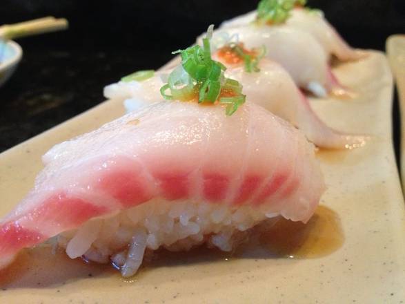 303 Tai (Red Snapper) Sushi (2 pcs)