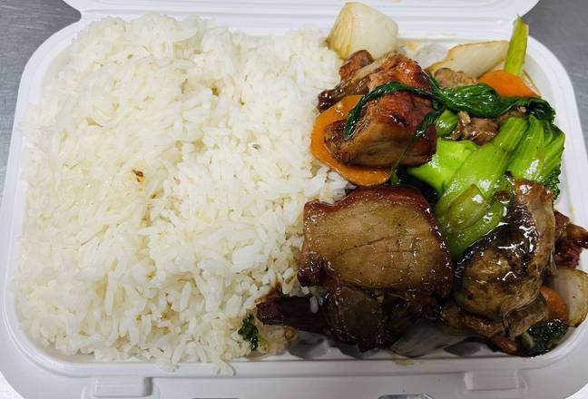 L3. Chicken or Shrimp or BBQ Pork W. Mixed Veg with rice with spring roll 杂菜肉和菜卷