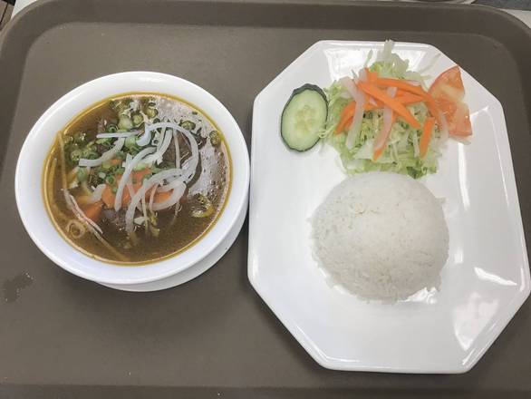 D10. Beef Stew on Rice 🍚🐂🍛/ Cơm Bò Kho 🍚🐂🍛