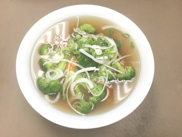 P16. Plain Noodle Soup W/ Veggie (Beef Broth) 🍜🥦🥕🐂🥣/ Phở Không Thịt 🍜🥦🥕🐂🥣
