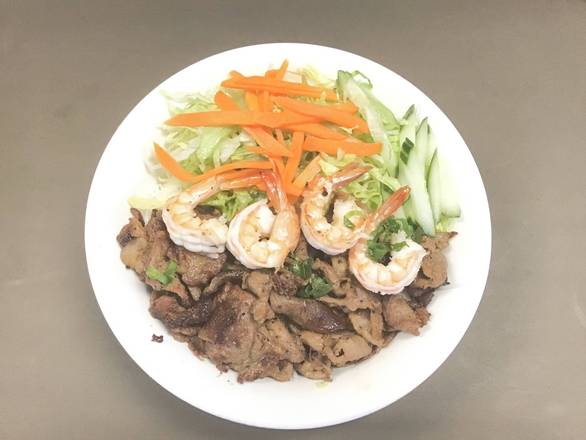 B11. Grilled Prawn & Lemongrass Pork Slices on Vermicelli 🍝🍤🐖🥓/ Bún Tôm Thịt Nướng 🍝🍤🐖🥓