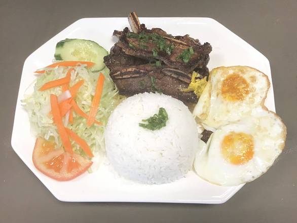C13. Grilled Lemongrass Short Ribs & Fried Egg on Steamed Rice 🍚🐂🍖🍳🍳/ Cơm Sườn Bò Nướng Xả, Op-La 🍚🐂🍖🍳🍳