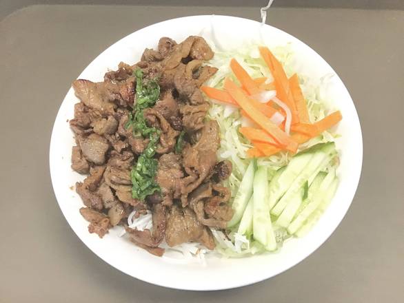 B3. Grilled Lemongrass Pork Slices on Vermicelli 🍝🐖🥓/ Bún Thịt Nướng 🍝🐖🥓