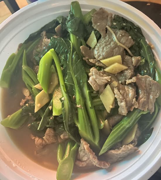 Bœuf Sauté avec Brocoli Chinois/Beef with Chinese Broccoli (唐籣牛肉)