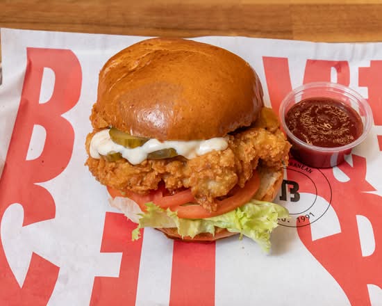 Burger de poulet classique frit / Fried Classic Chicken Burger