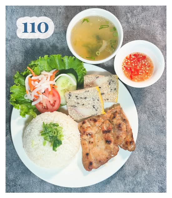 110. Com Tam Ga Nuong Cha Trung