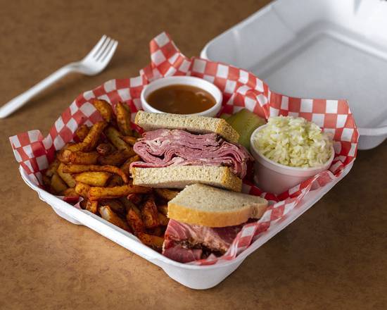 Sandwich à la viande fumée / Smoked Meat Sandwich
