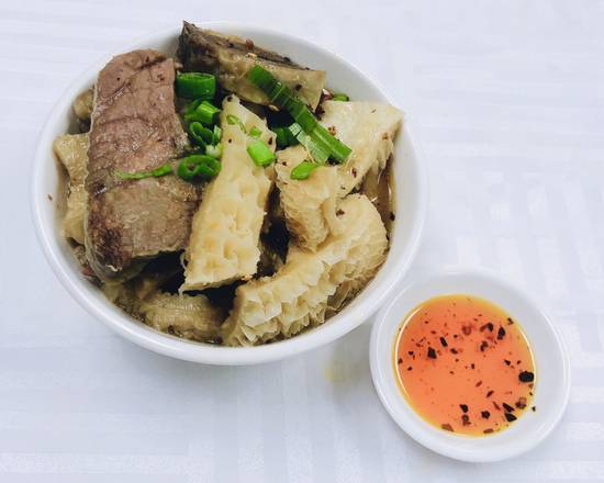 119- Bol de bœufs assortis et de navets marinés/ Bowl of Beef Haslet and Marinated Turnip 可口蘿蔔炆牛雜