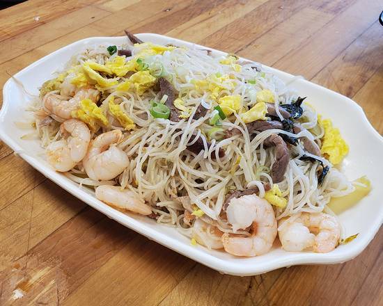 603-Nouilles de riz sautés mixes (crevettes, porc, poulet, légumes) 家乡炒米