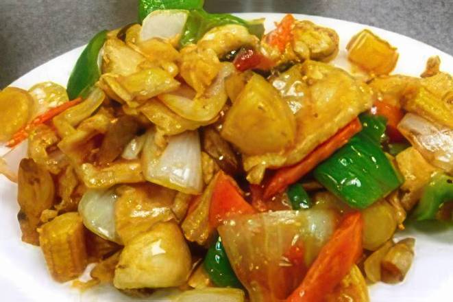 40. Sliced Chicken with Pineapple and Ginger