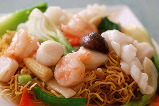 106. Seafood Chow Mein