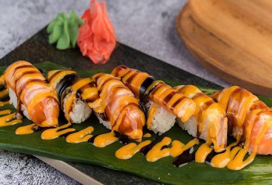 Hot Fire Torched Salmon Sushi (2 pcs)
