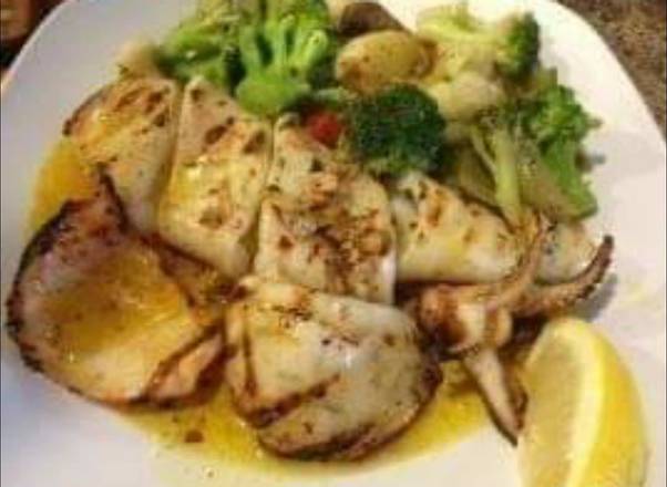 Grilled Squid (Lulas Grelhadas)