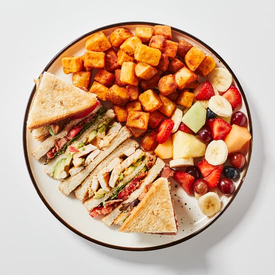 Club sandwich with chicken / Club sandwich au poulet