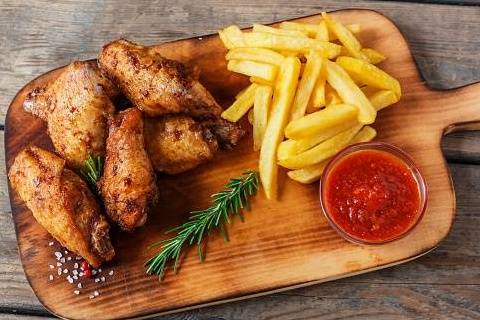 Chicken Wings & French Fries