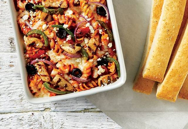 Regular Mediterranean con Pollo with Breadsticks