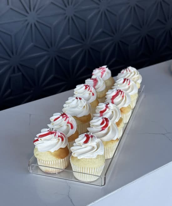 6 Strawberry Cheese Cake Cupcake