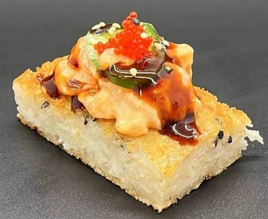 U025.Crispy salmon(nigiri)