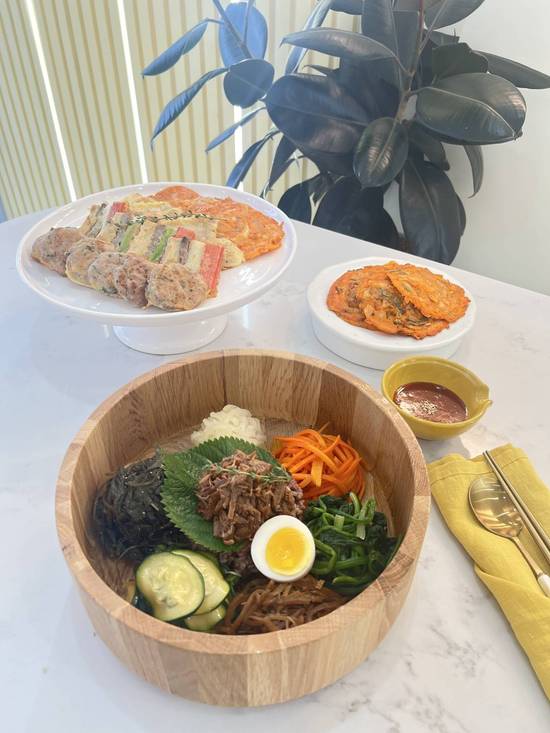 (Meat) B.Bim Bap( 장조림 비빔밥) with  sauce