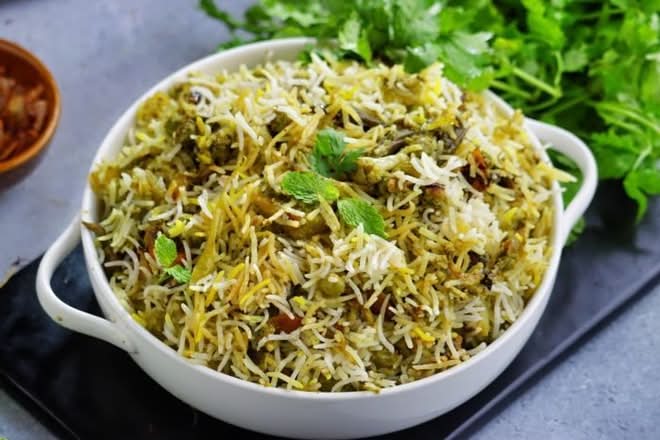 Green Mirchi Paneer Biryani