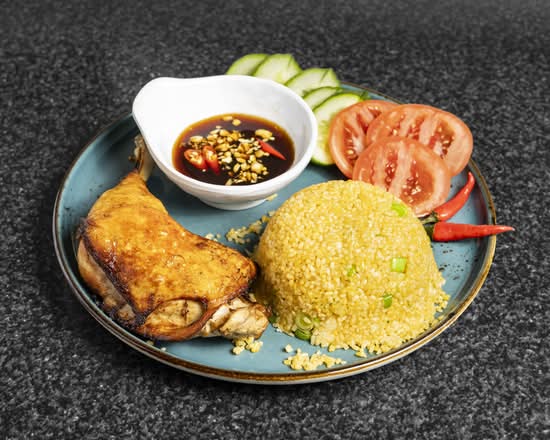 Cơm gà xối mỡ/Fried chicken Rice