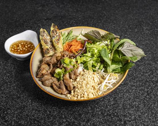 Bún bò nướng chả giò/ Grilled beef,spring rolls and vermicelli