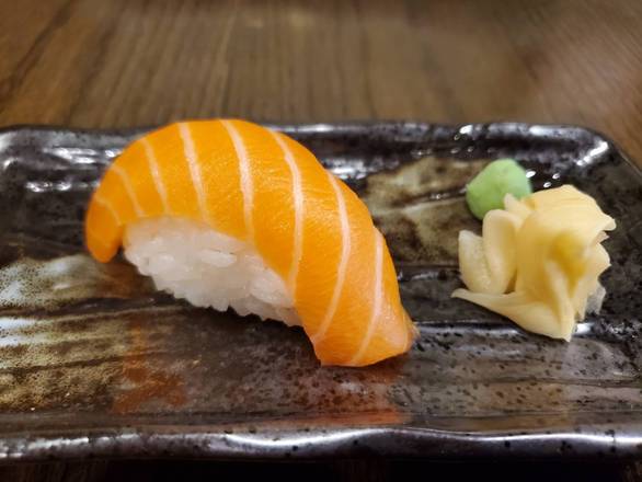 Salmon nigiri