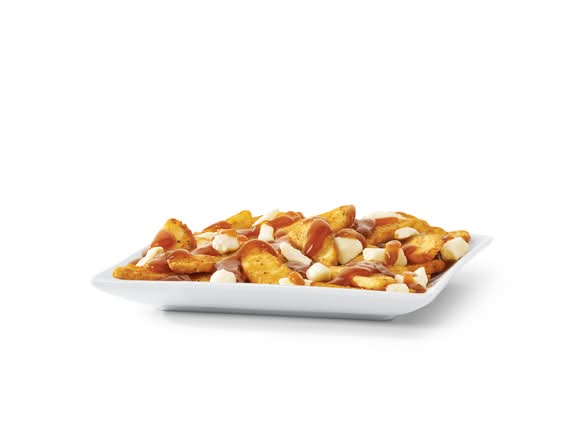Poutine Déjeuner Classique / Classic Breakfast Poutine (Cals: 770)