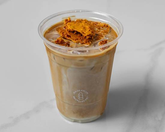 Latté au lait d'avoine avec toffee éponge | Honeycomb toffee oat milk latte