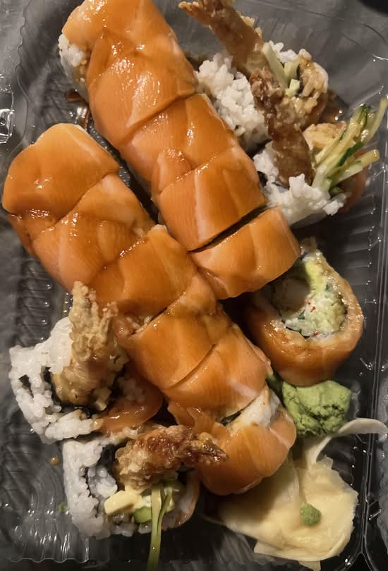 Red Dragon Roll (8 pcs)