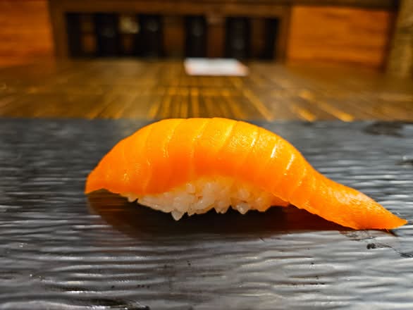 Salmon nigiri