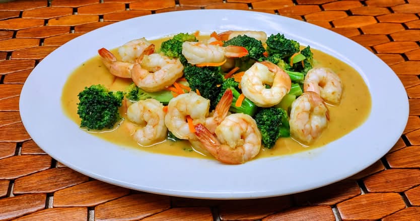 D41. Aroy  Broccoli Peanut Sauce Prawn