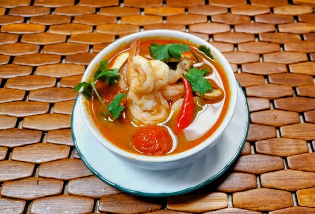D10. Tom Yum  ( Thai Hot & Sour Soup )