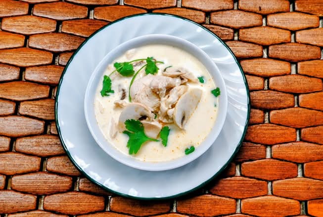 D11. Tom Ka ( Thai Hot & Sour Soup w Coconut Milk )