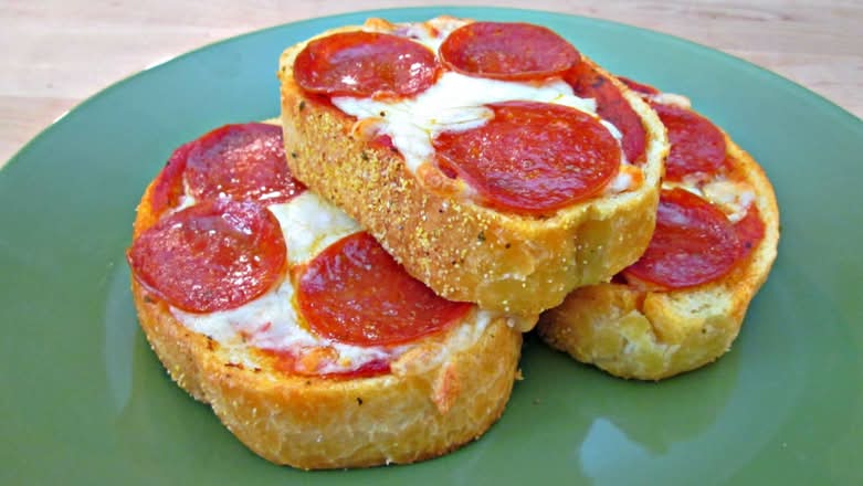 Pepperoni - Cheesy Garlic Bread