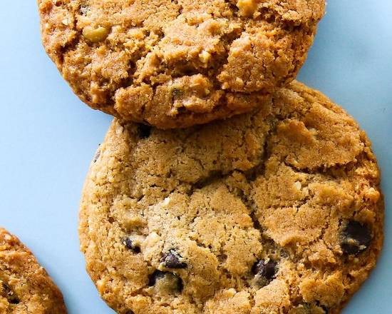 Macadamia Nut Chocolate Chip Cookie