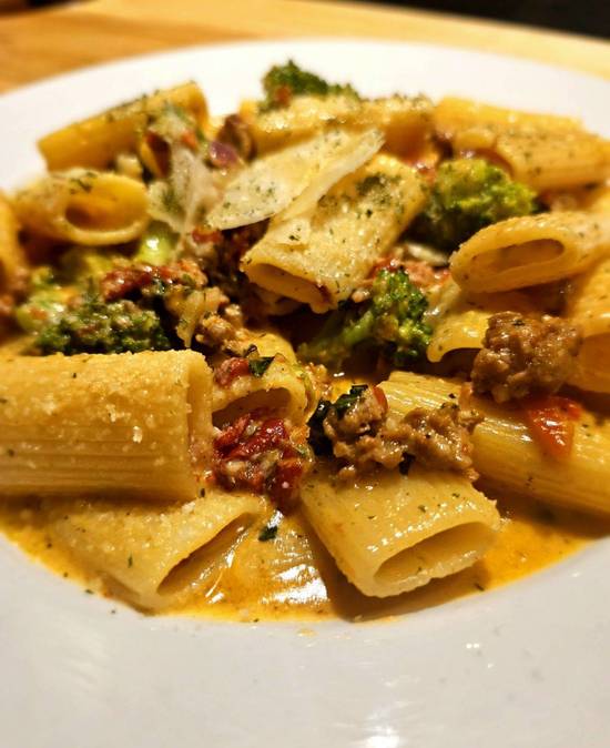 Rigatoni E Salsiccia a La Panna