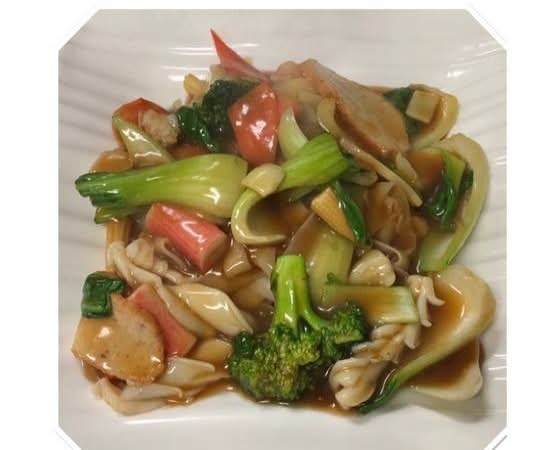 17-Nouilles de riz aux fruits de mer / Seafood Rice Noodle- 海鮮炒河/ Hủ tiếu xào đồ biển